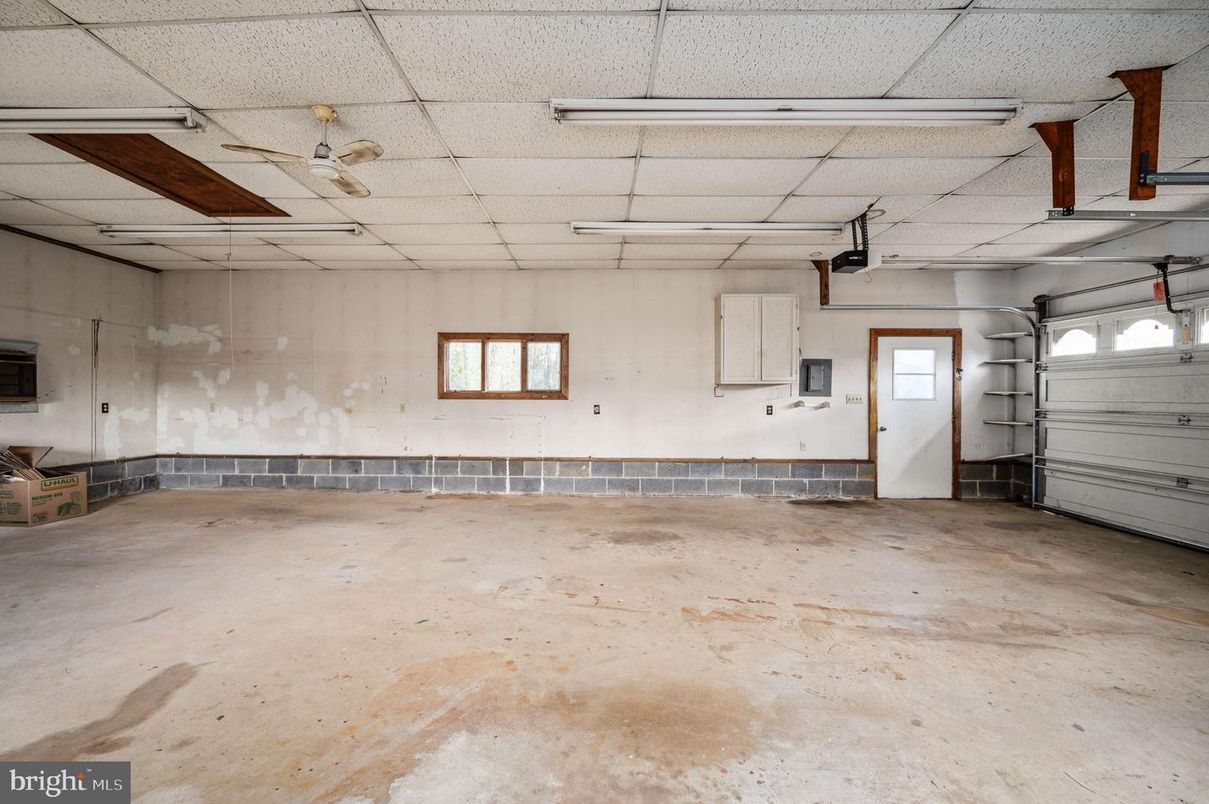 Garage, Interior