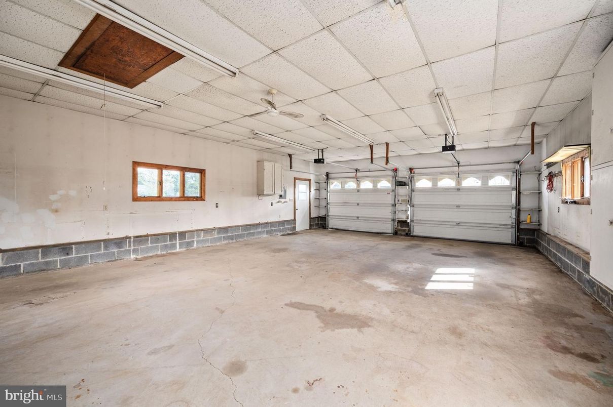 Garage, Interior