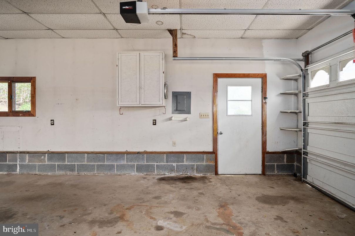 Garage, Interior
