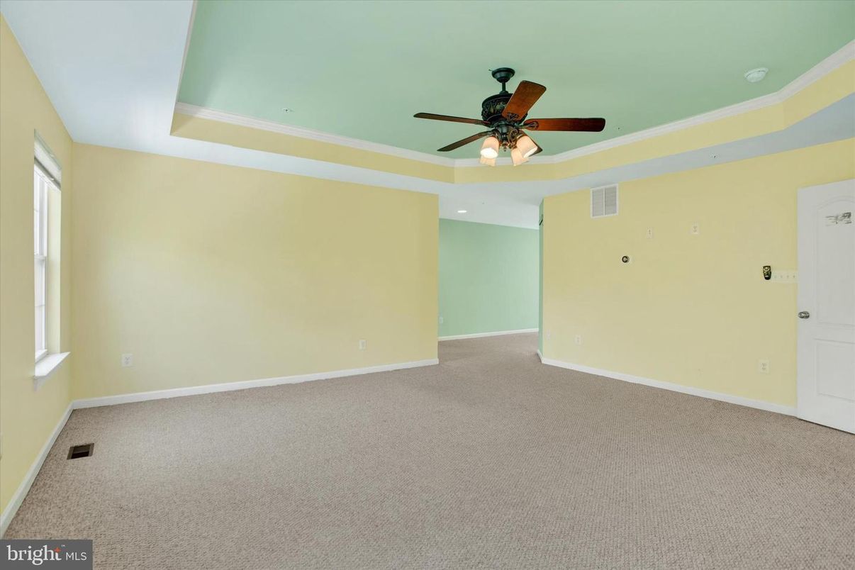 Empty room, Interior, Recessed Lighting