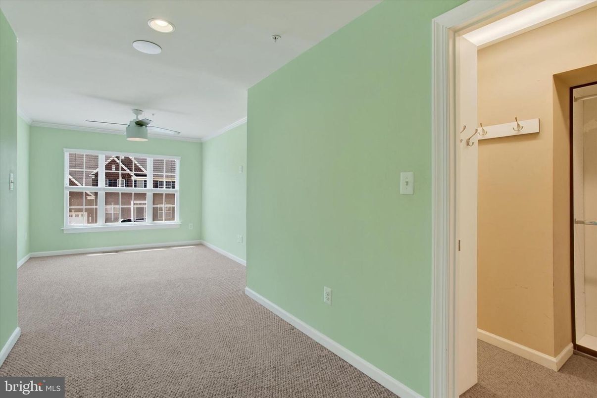 Empty room, Interior, Recessed Lighting