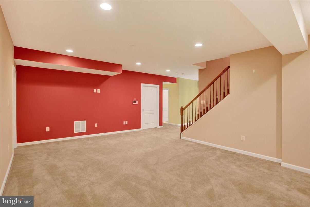 Empty room, Interior, Recessed Lighting