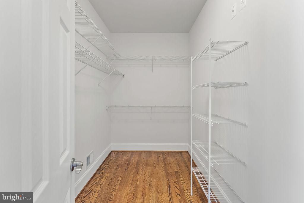 Interior, Walk-in Closets, Wood Texture Flooring