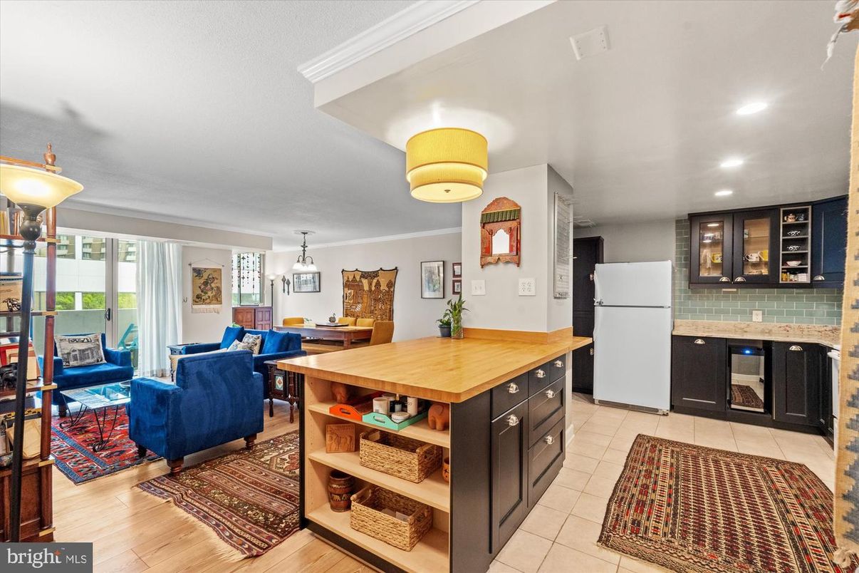 Interior, Kitchen, Living room, Pendant Lights, Recessed Lighting, Wood Texture Flooring