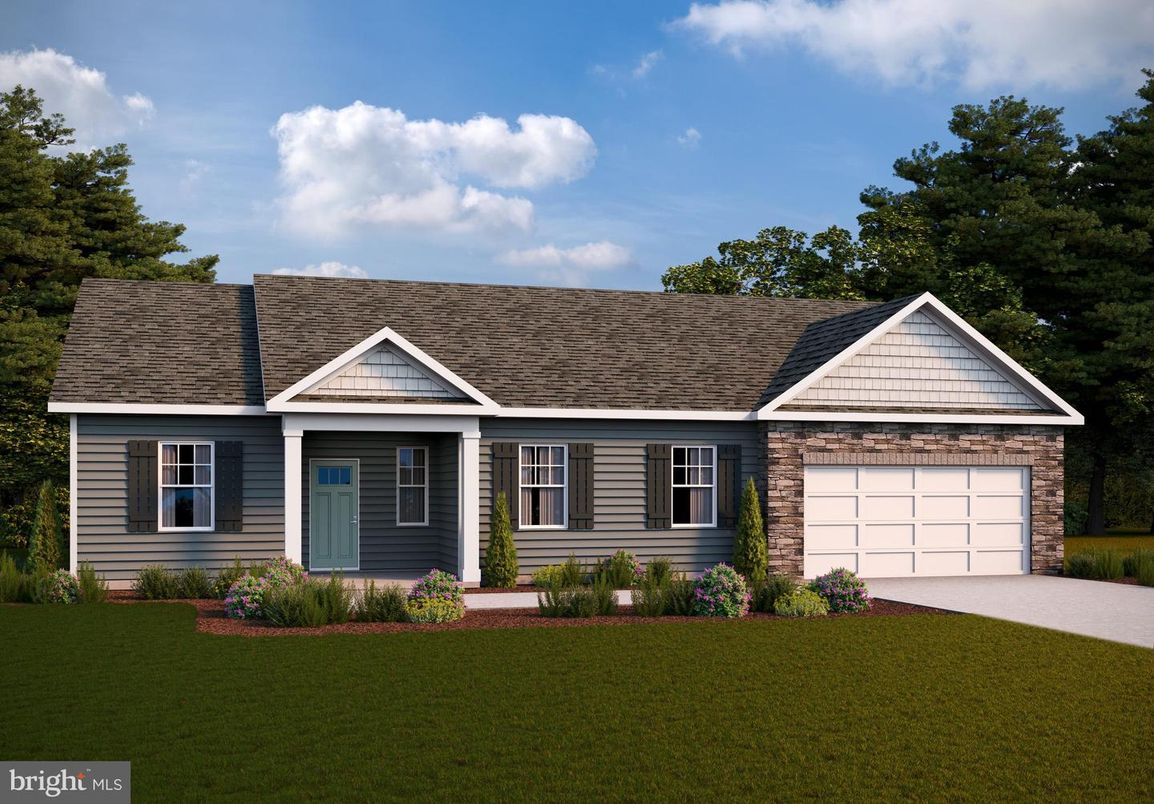 Attached, Exterior, Facade, Ranch
