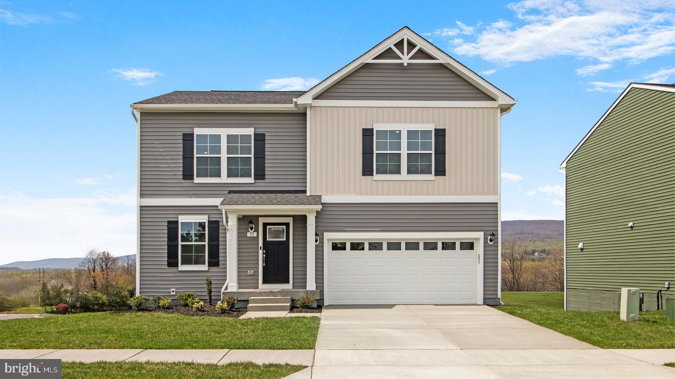 Attached, Exterior, Facade, Farmhouse