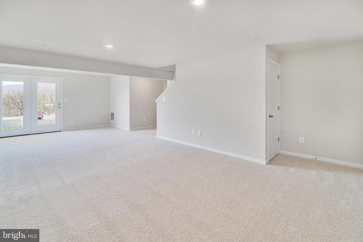 Empty room, Interior, Recessed Lighting