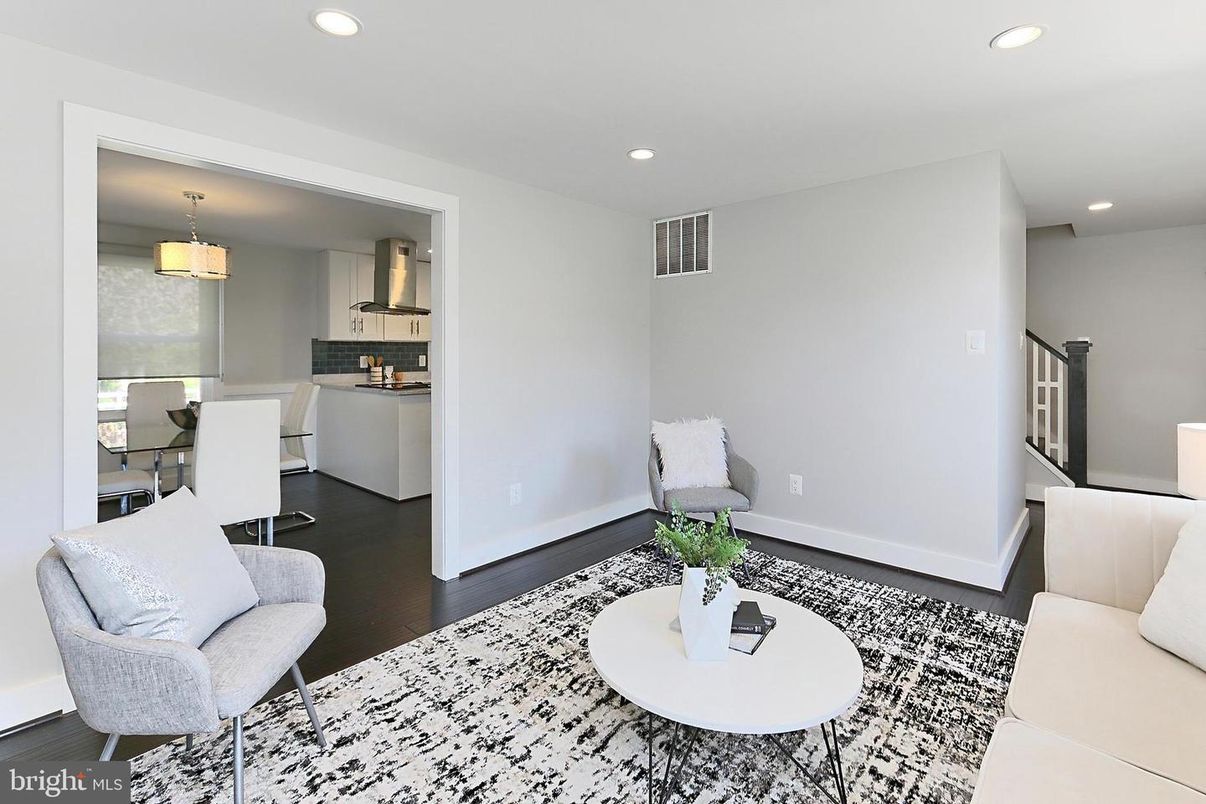 Dining room, Interior, Kitchen, Pendant Lights, Recessed Lighting, Wood Texture Flooring
