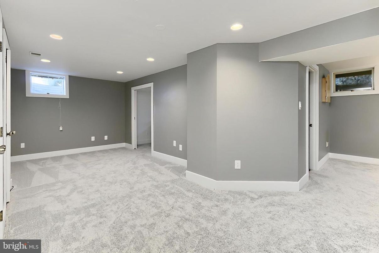 Empty room, Interior, Recessed Lighting