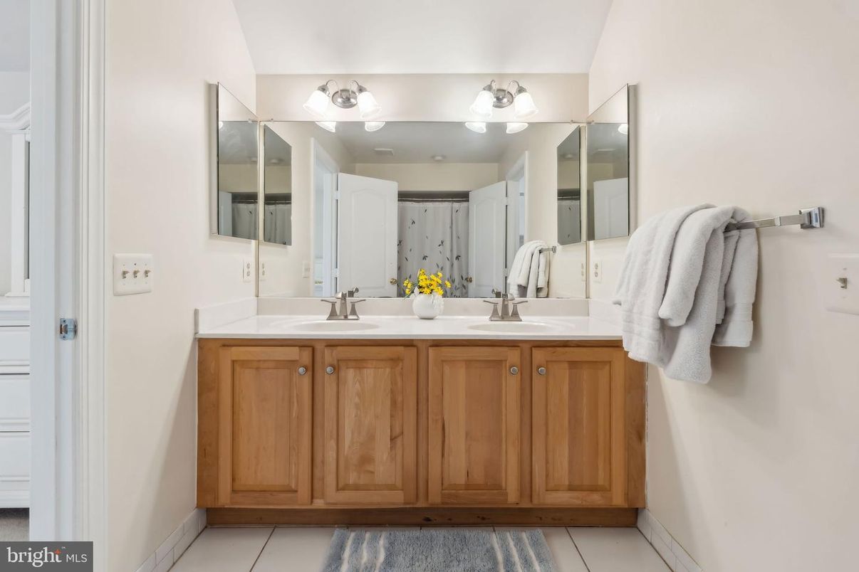 Bathroom, Dual Sink Vanities, Interior