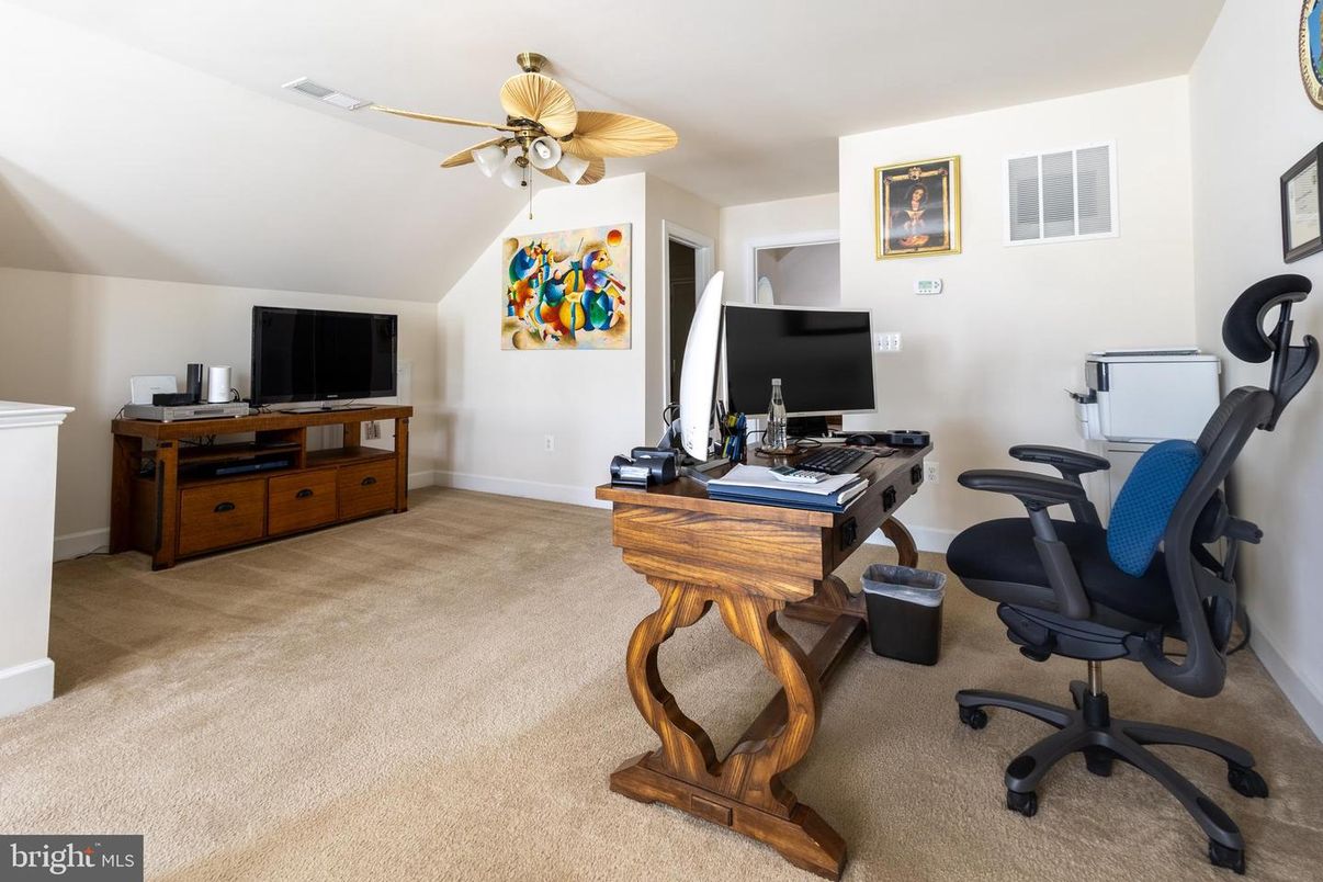 Home Office, Interior