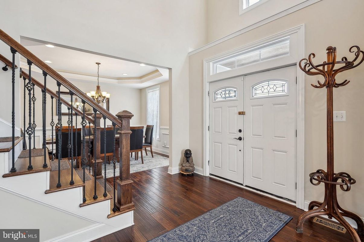 Chandelier, Dining room, Interior, Recessed Lighting, Wood Texture Flooring