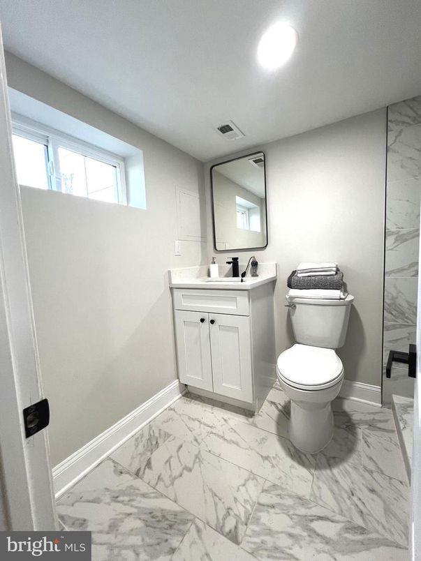Bathroom, Interior, Marble, Recessed Lighting