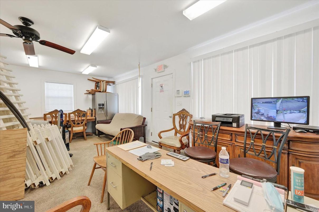 Home Office, Interior