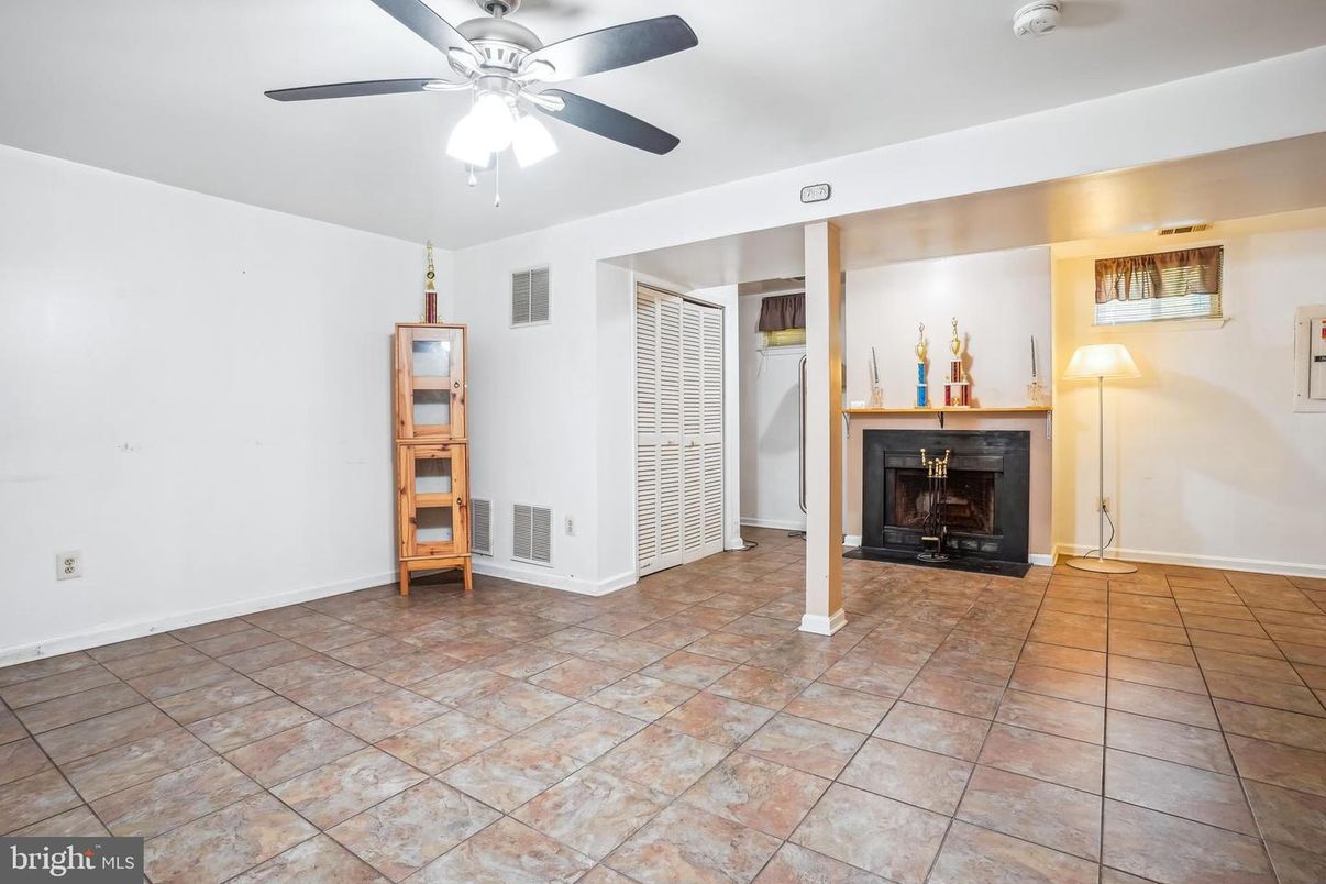 Empty room, Fireplace, Interior