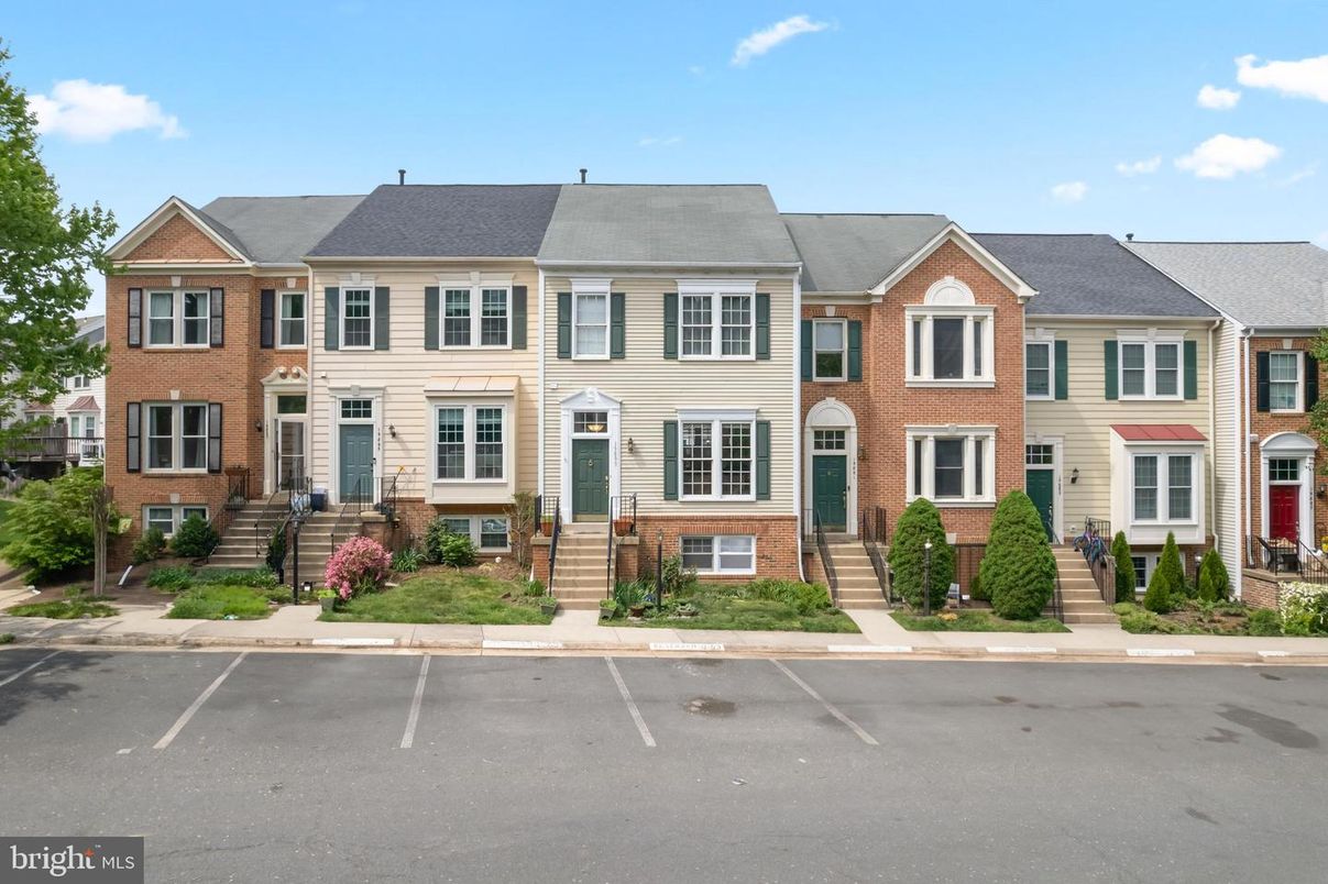 Exterior, Facade, Brick Facade, Georgian