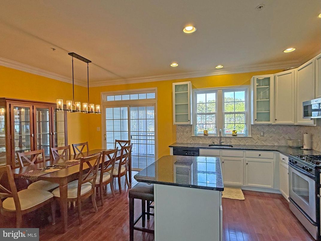 Dining room, Interior, Kitchen, Pendant Lights, Recessed Lighting, Wood Texture Flooring