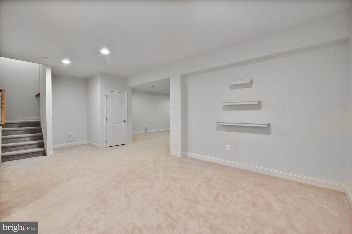 Empty room, Interior, Recessed Lighting