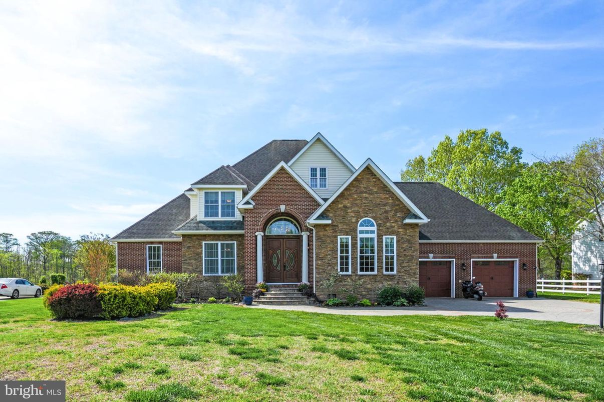 Attached, Exterior, Facade, Brick Facade, Brick Traditional