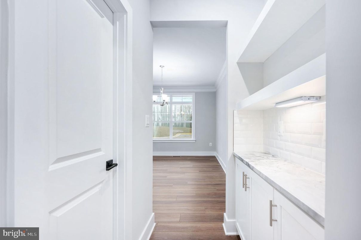 Interior, Pendant Lights, Wood Texture Flooring
