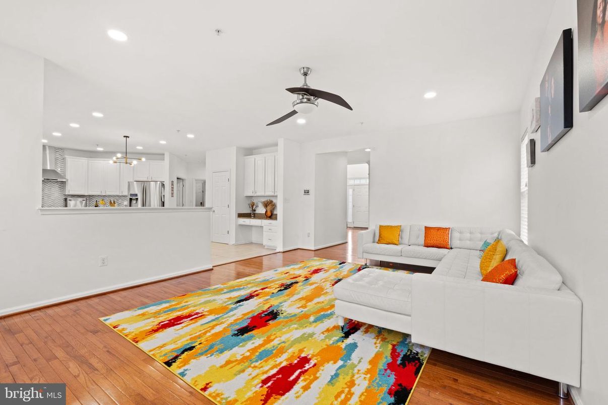 Interior, Kitchen, Living room, Pendant Lights, Recessed Lighting, Wood Texture Flooring