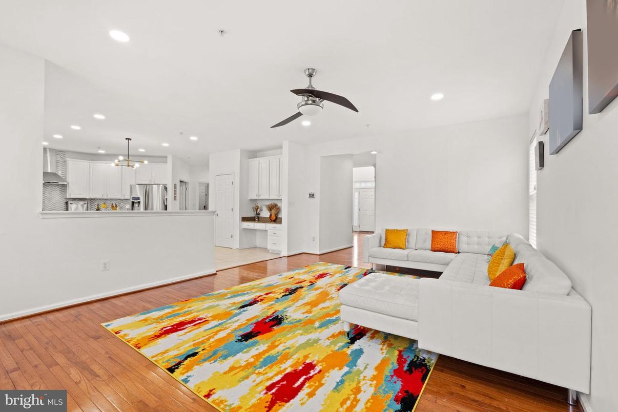 Interior, Kitchen, Living room, Pendant Lights, Recessed Lighting, Wood Texture Flooring