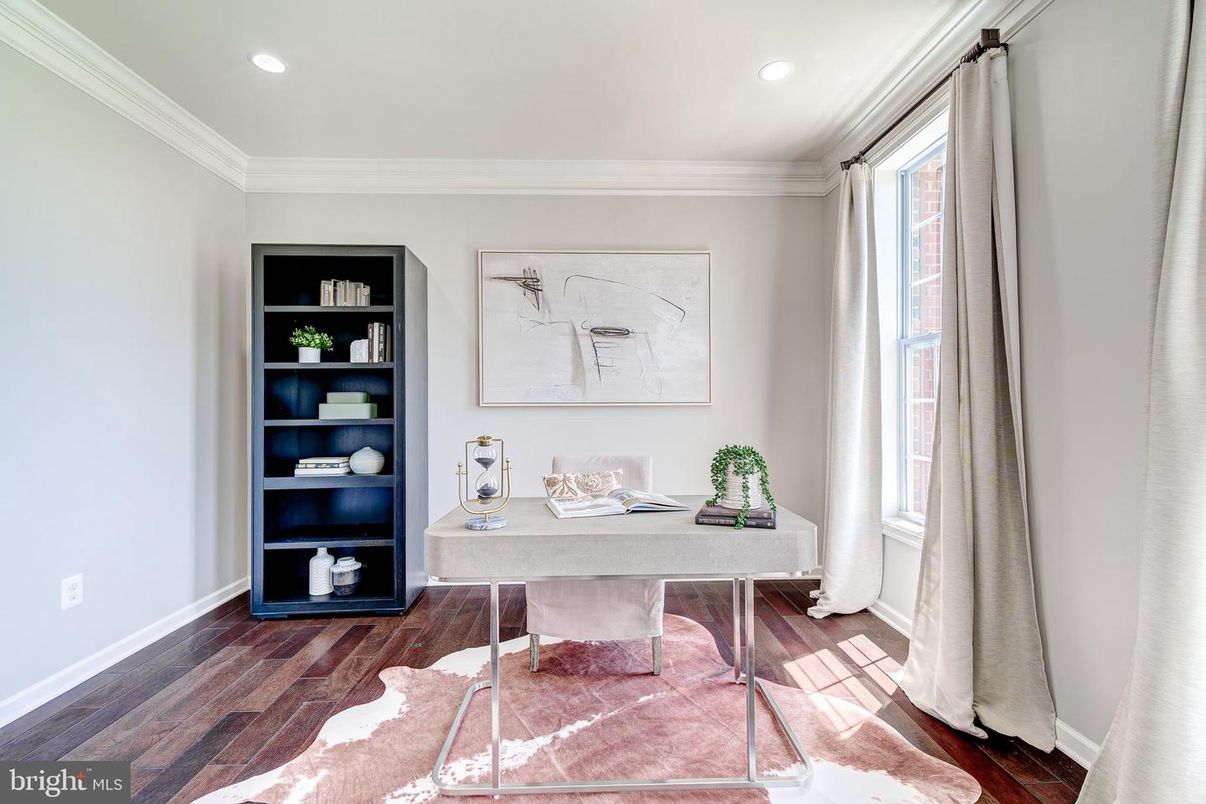 Home Office, Interior, Recessed Lighting, Wood Texture Flooring