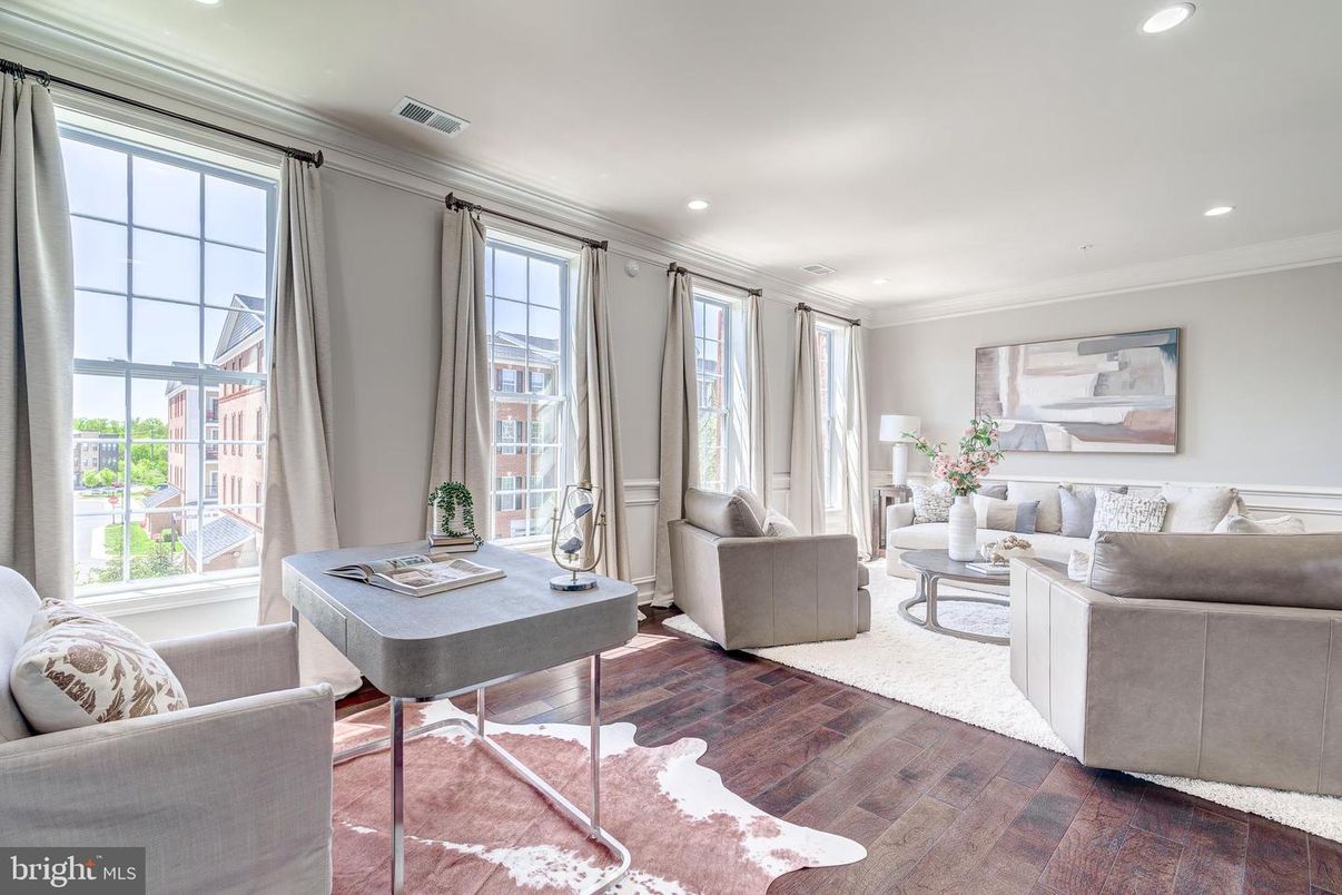 Home Office, Interior, Living room, Recessed Lighting, Wood Texture Flooring