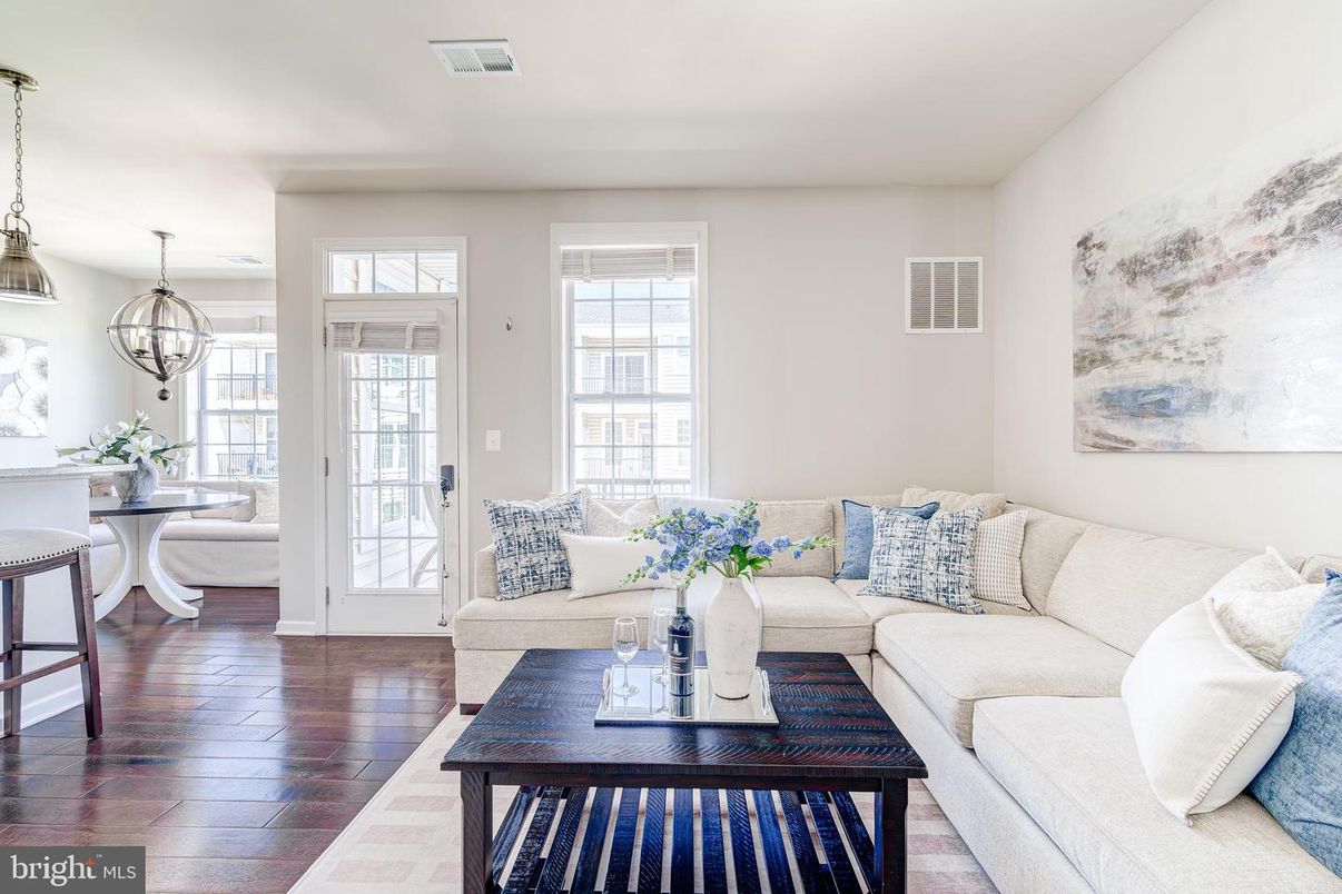 Interior, Living room, Pendant Lights, Wood Texture Flooring