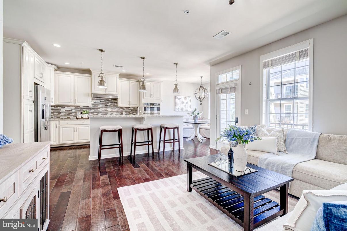 Interior, Kitchen, Living room, Pendant Lights, Recessed Lighting, Stainless Steel Appliances, Wood Texture Flooring