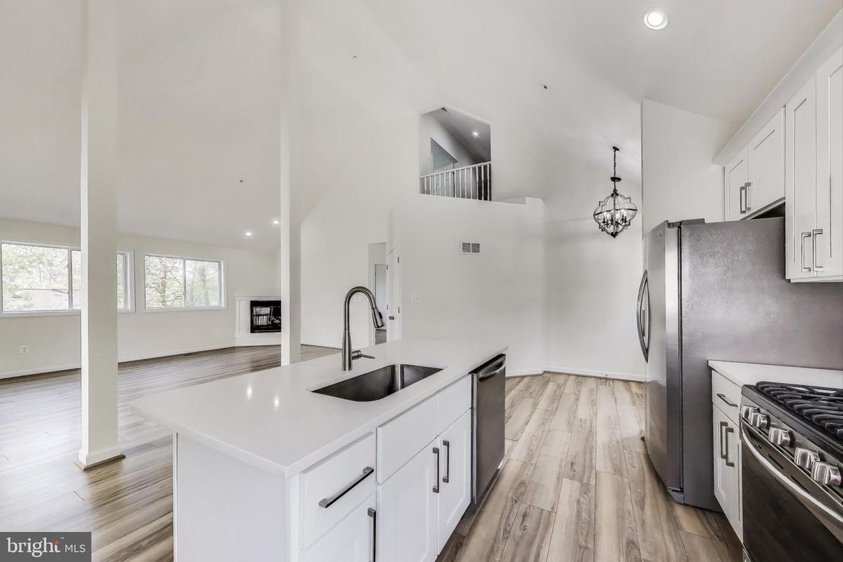 Interior, Kitchen, Pendant Lights, Recessed Lighting, Wood Texture Flooring