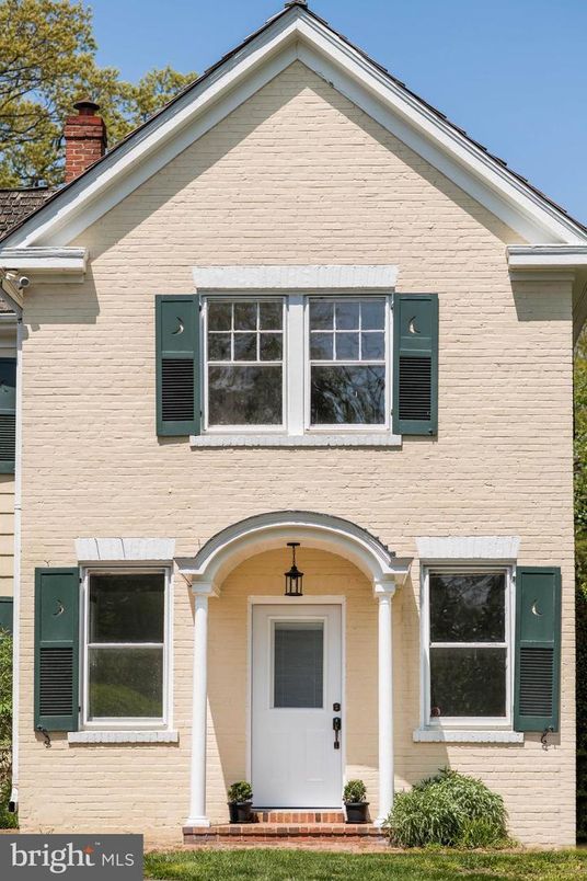 Exterior, Facade, Rowhouse
