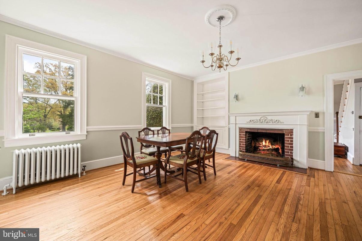 Chandelier, Dining room, Fireplace, Interior, Wood Texture Flooring
