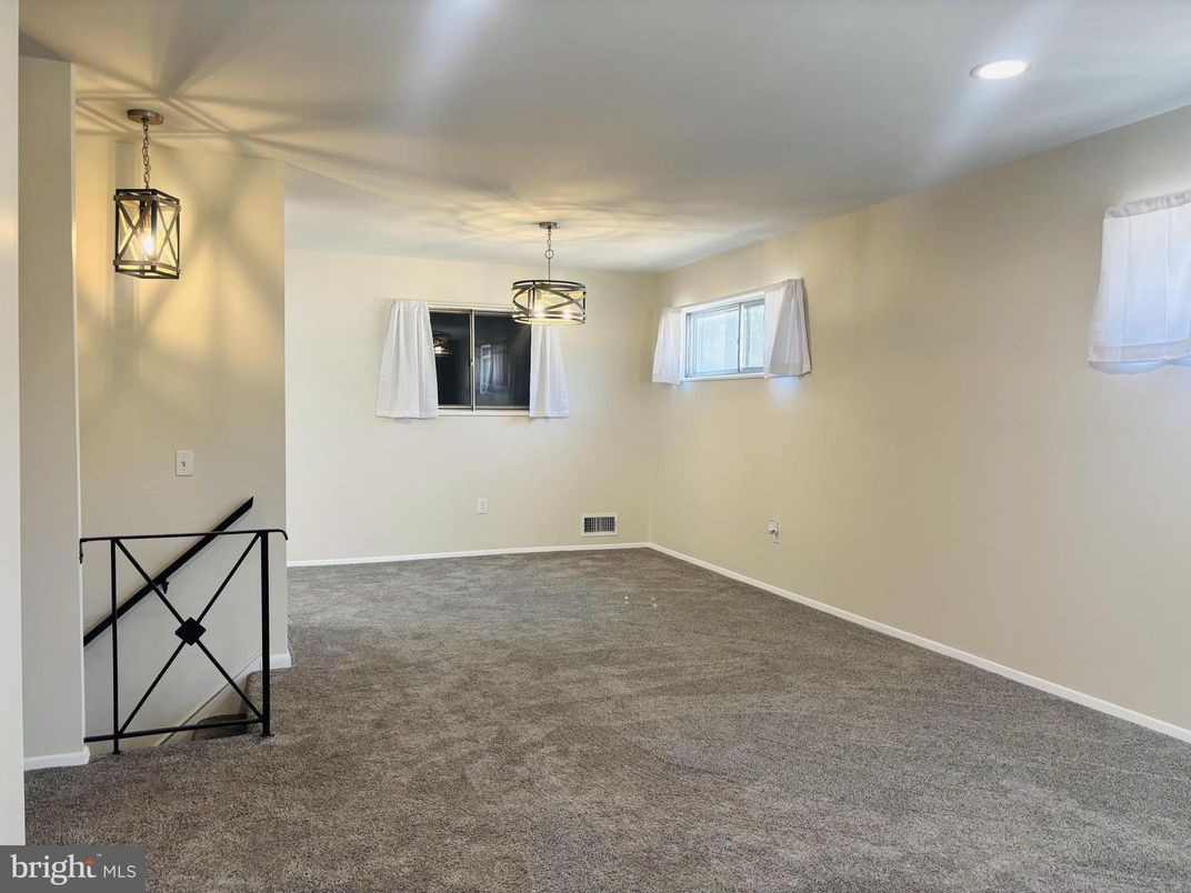 Empty room, Interior, Pendant Lights, Recessed Lighting