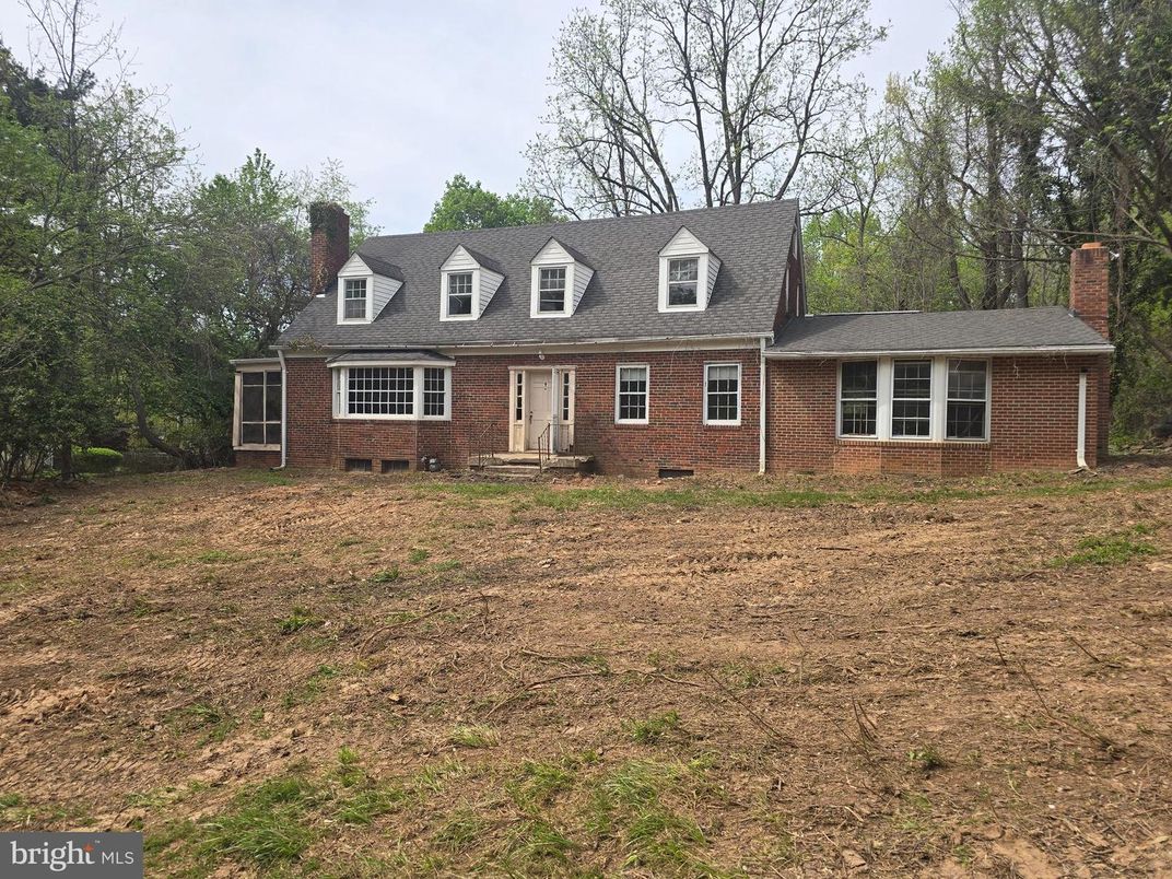 Exterior, Facade, Brick Facade, Cape Cod