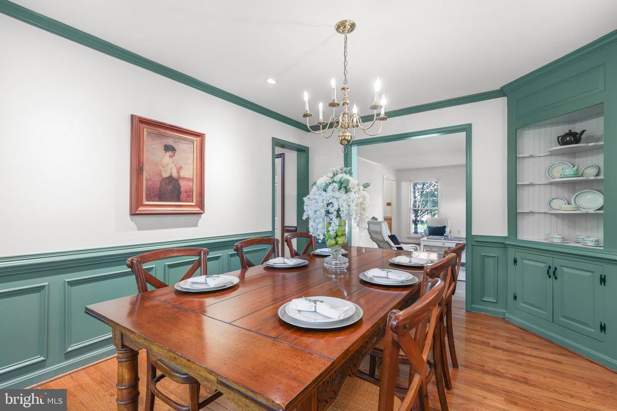 Chandelier, Dining room, Interior, Recessed Lighting, Wood Texture Flooring