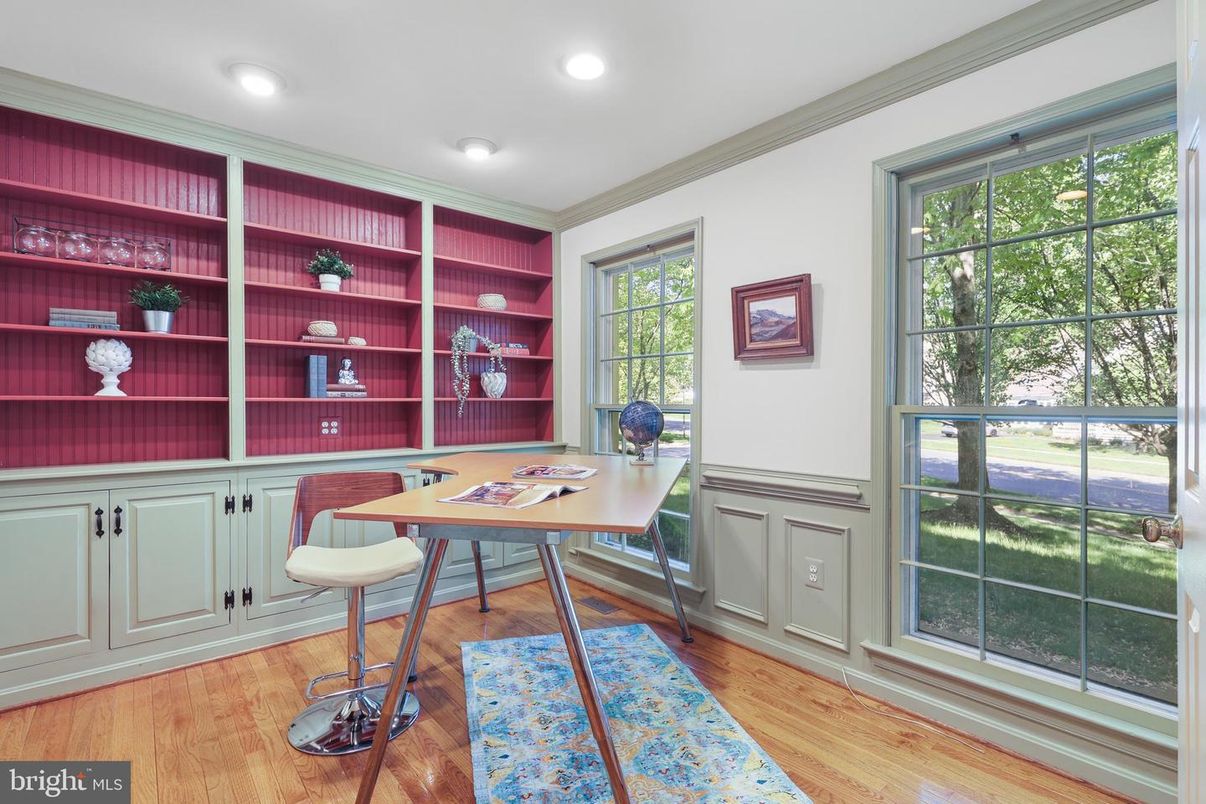 Home Office, Interior, Recessed Lighting, Wood Texture Flooring