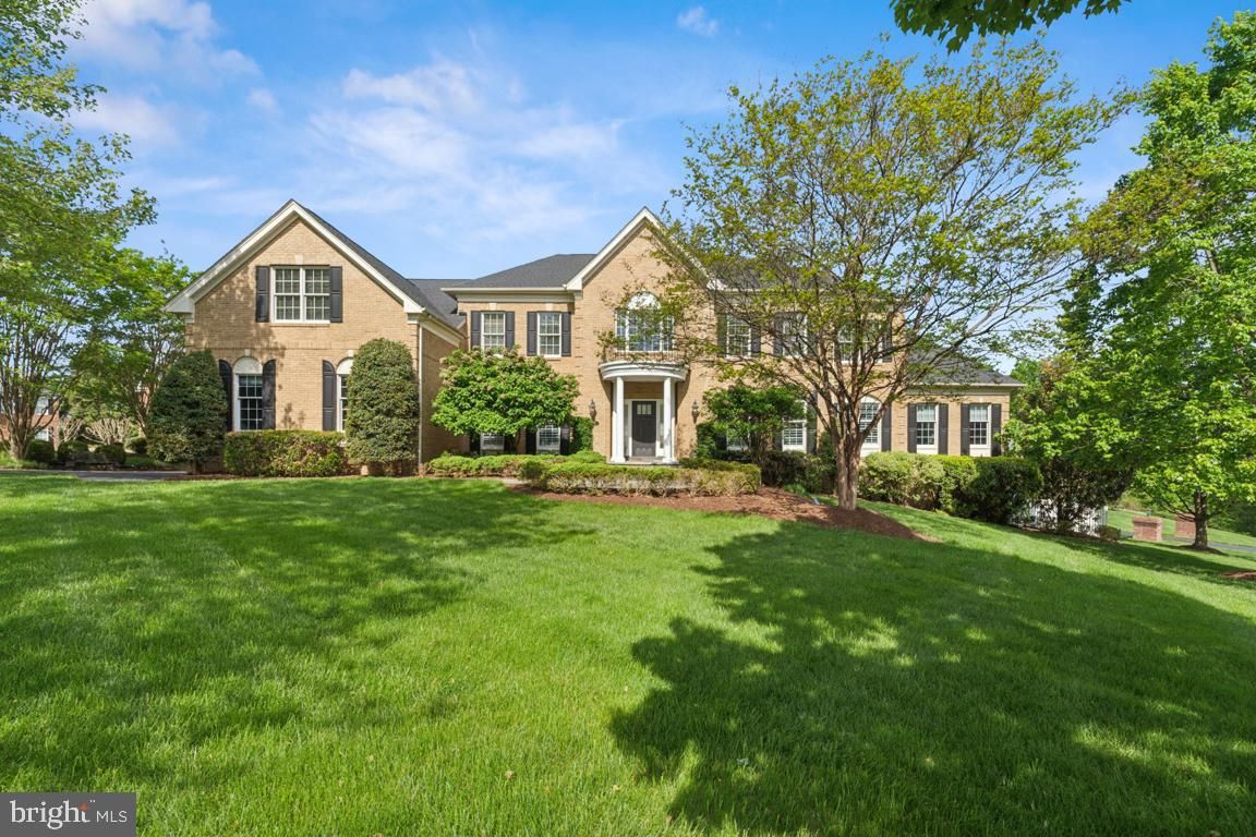 Backyard, Exterior, Facade, Brick Facade, Brick Traditional