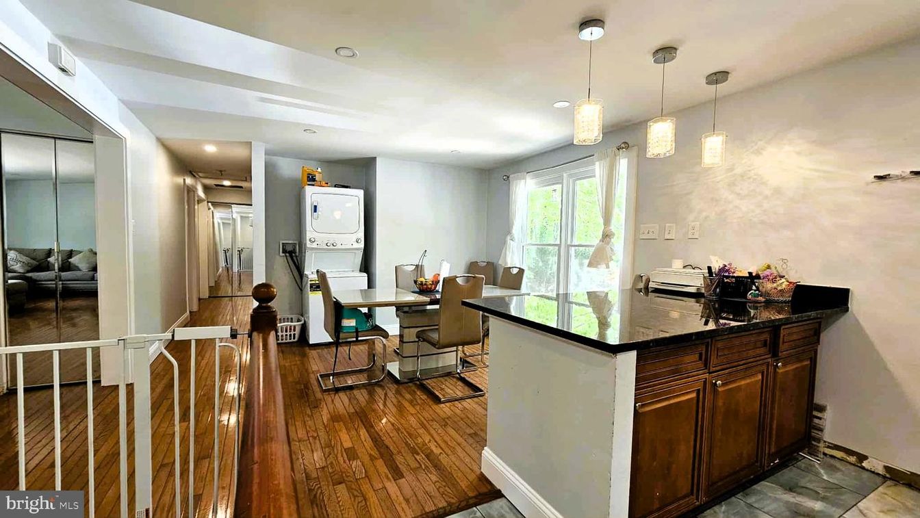 Dining room, Interior, Pendant Lights, Recessed Lighting, Wood Texture Flooring