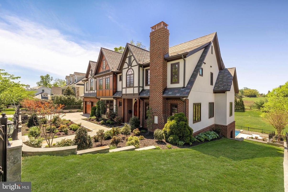 Backyard, Exterior, Facade, Brick Facade, Tudor Revival