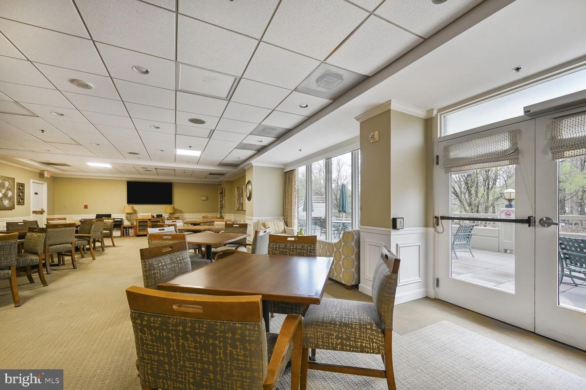 Dining room, Interior, Recessed Lighting