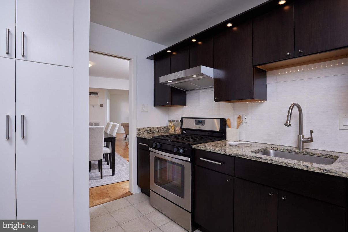 Dining room, Interior, Kitchen, Stainless Steel Appliances