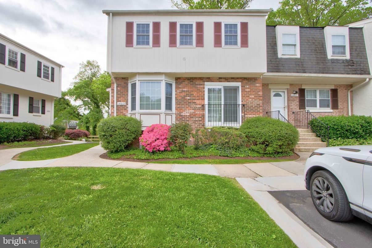 Exterior, Facade, Brick Facade, Split Level