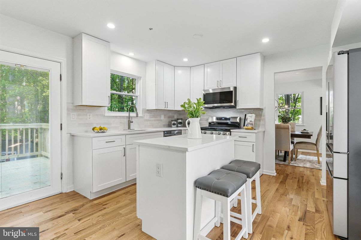 Dining room, Interior, Kitchen, Recessed Lighting, Stainless Steel Appliances, Wood Texture Flooring