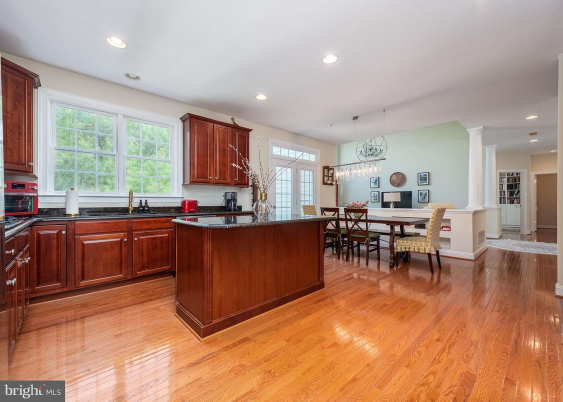 Chandelier, Dining room, Interior, Kitchen, Pendant Lights, Recessed Lighting, Wood Texture Flooring