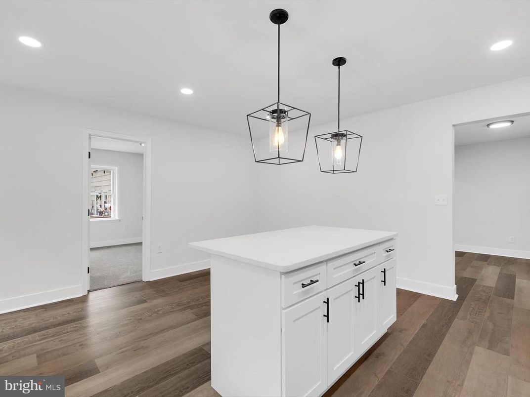 Empty room, Interior, Pendant Lights, Recessed Lighting, Wood Texture Flooring