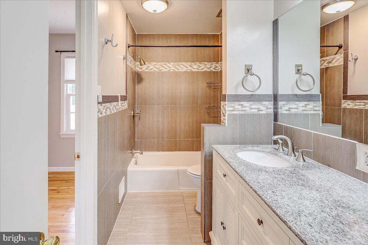 Bathroom, Dual Sink Vanities, Interior, Wood Texture Flooring