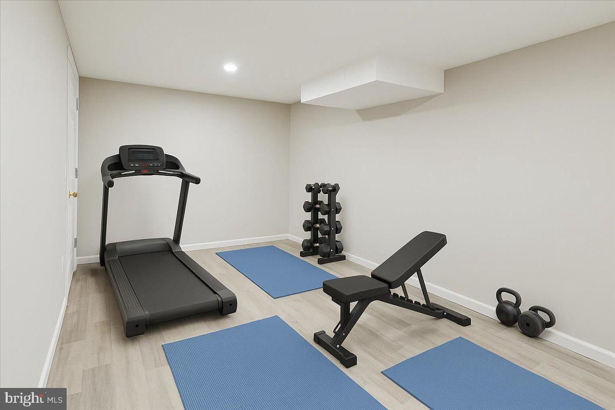 Fitness Equipment, Interior, Recessed Lighting, Wood Texture Flooring
