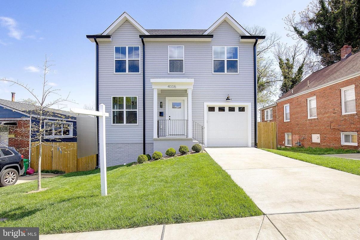Attached, Exterior, Facade, Brick Facade, Farmhouse