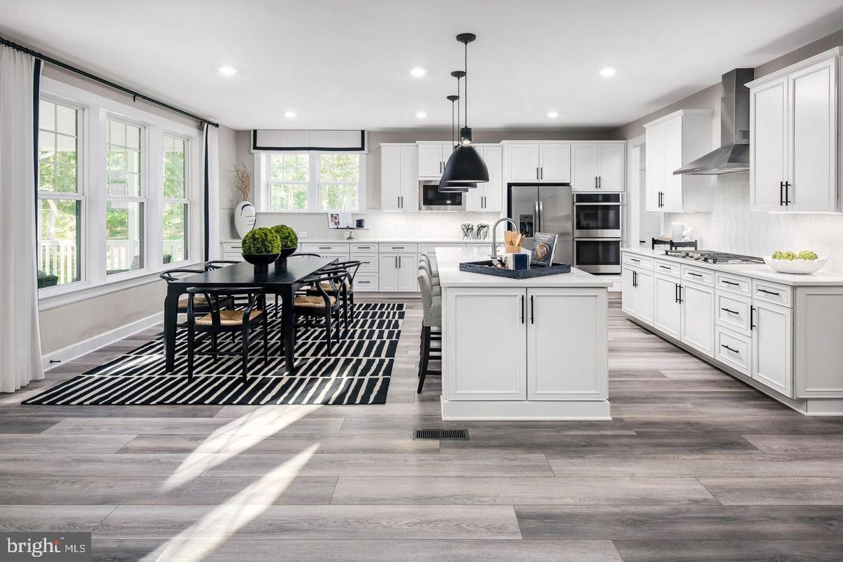 Dining room, Interior, Kitchen, Pendant Lights, Recessed Lighting, Stainless Steel Appliances, Wood Texture Flooring